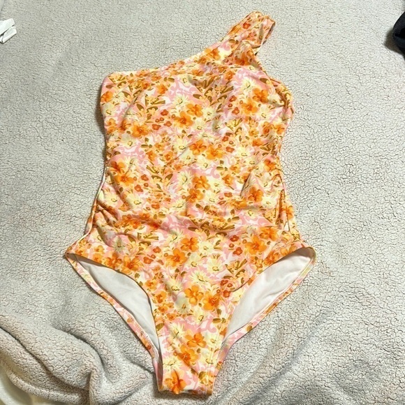 Target Kona sol one piece bathing suit . Worn once - Picture 1 of 3